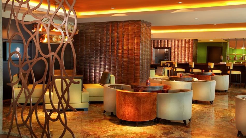 Ciao with elegant seating with wooden tables at Megapolis Hotel Panama