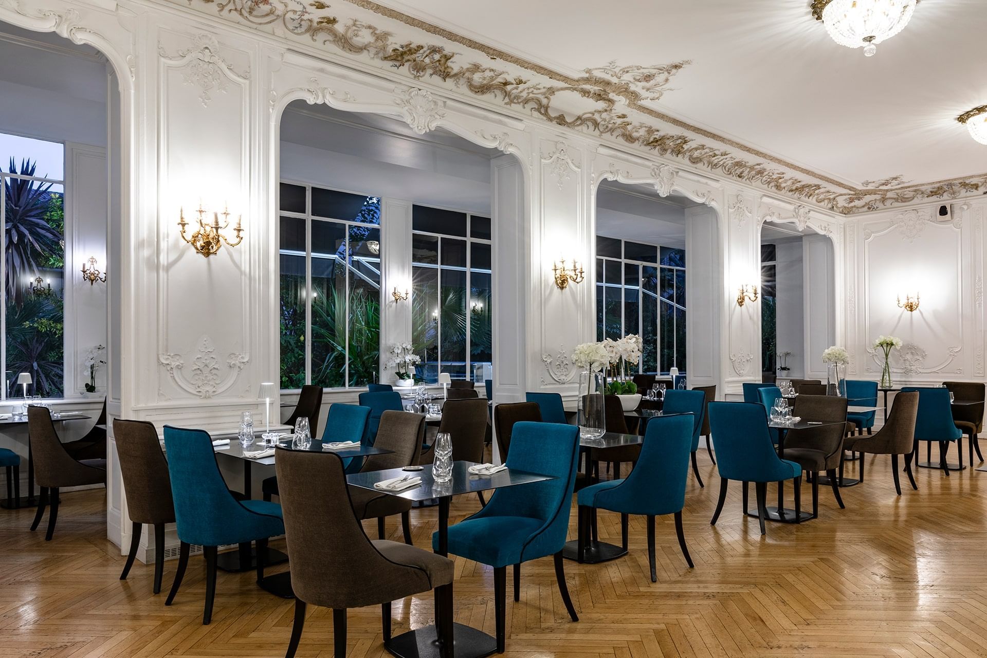 Coin salle à manger du restaurant à l'Oceania Le Métropole Montpellier