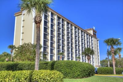 An exterior view of the hotel and garden at Rosen Inn Closest to Universal