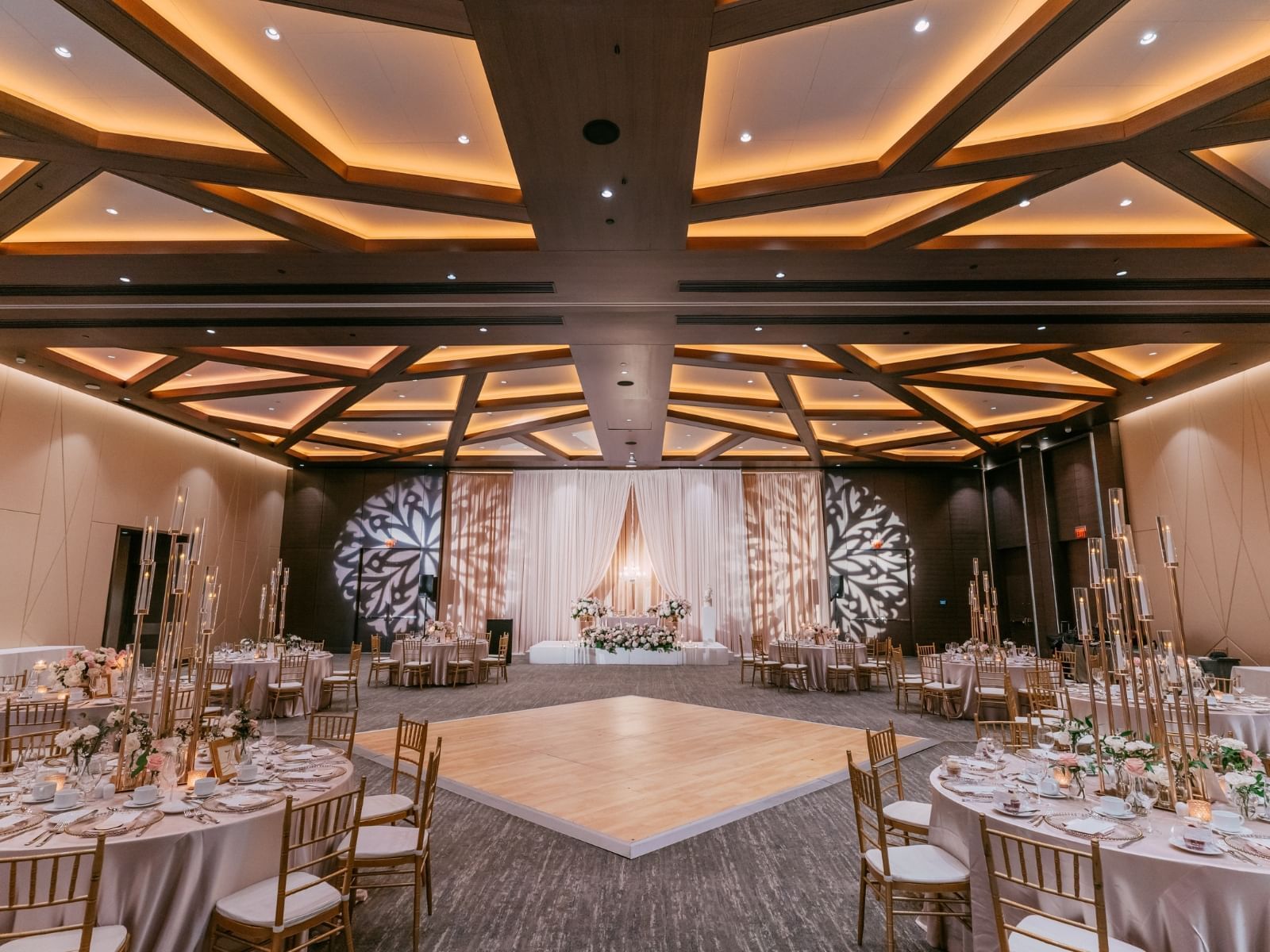 Luxury Weddings \u0026 Tailored Experiences | Paradox Vancouver, image size:1600x1200