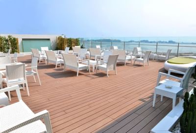 Rooftop terrace lounge with sea view in Baía Bar at Hotel Presidente Luanda