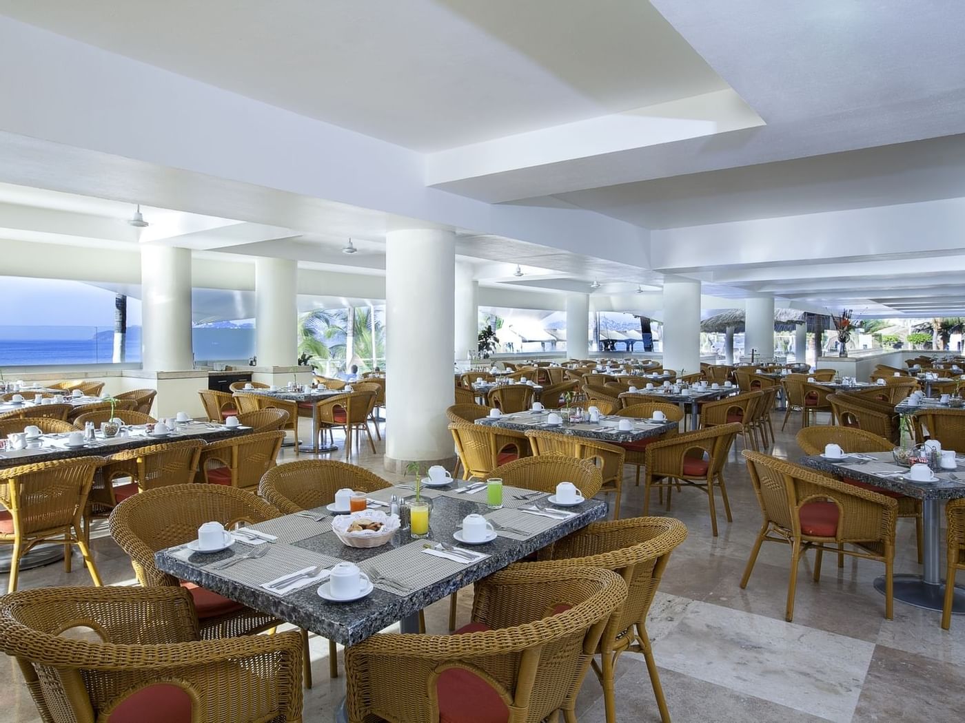 An outdoor gathering for 6 at Fiesta Americana Condesa Cancún