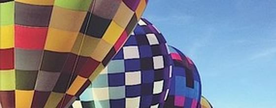 Hot air balloons near Marv Herzog Hotel