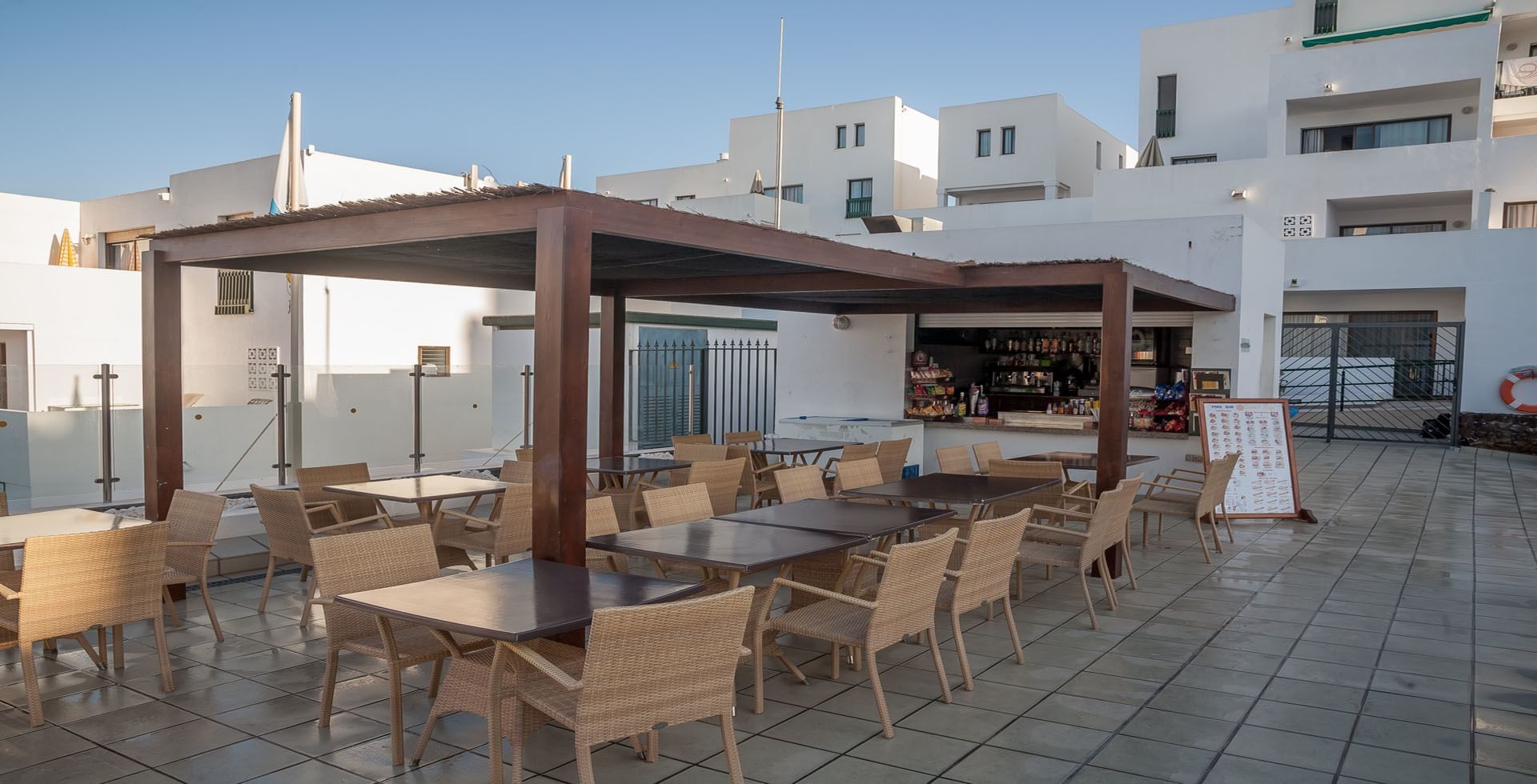 Sunset Bay Club Outdoor Top Pool Bar