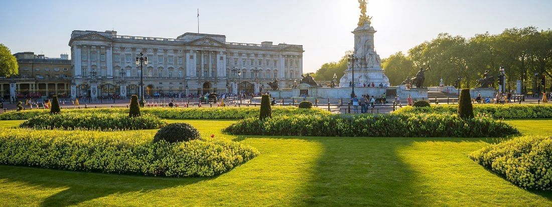 The Garden of the Buckingham Palace near Capital Hotel