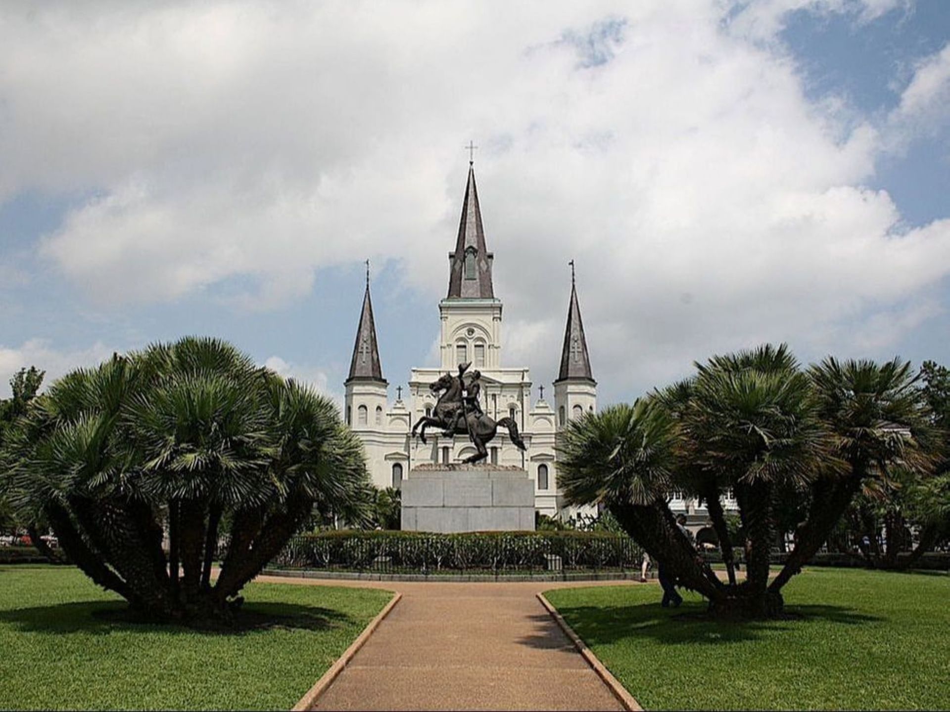 Jackson Square & garden near French Quarter Guesthouses