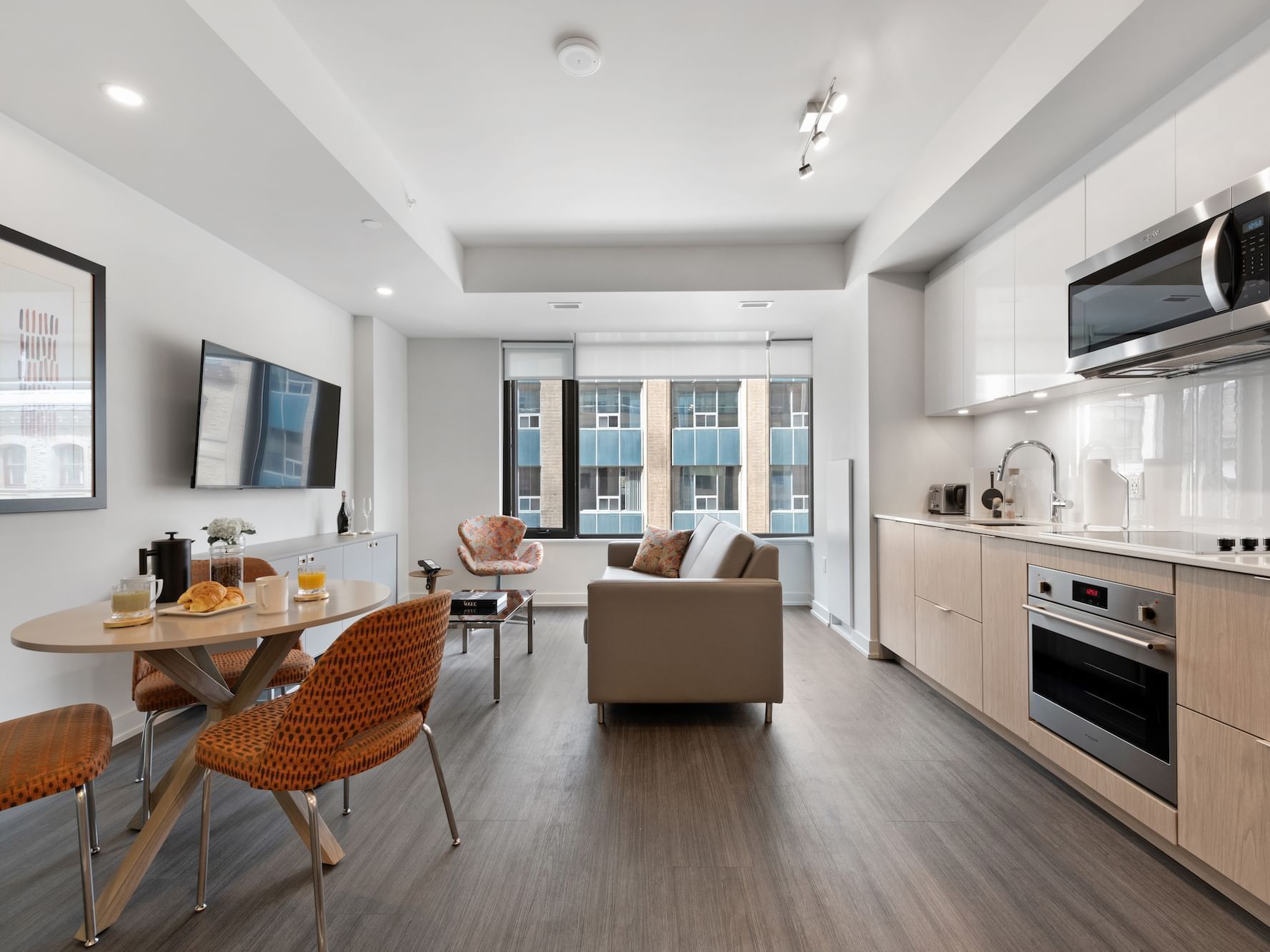 Kitchen & dining area in One-Bedroom Suite at ReStays Ottawa