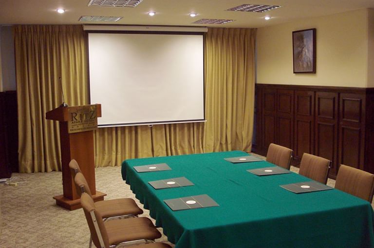 Sala de conferencias en Ritz Apart Hotel