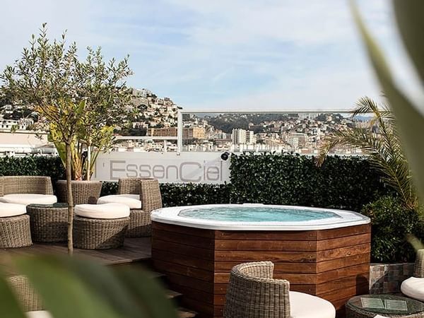 Jacuzzi at Splendid Hotel and Spa