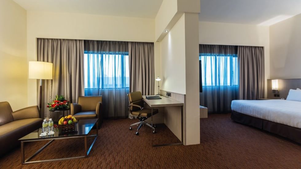 Suite featuring a living area with a desk placed by the bedroom at Sunway Putra Hotel