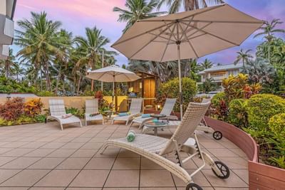 Sunbeds & umbrellas outdoors, Silkari Reflections Port Douglas