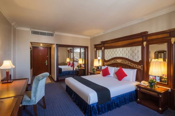 King sized bed in Junior Suite at Mena Hotel Andalusia