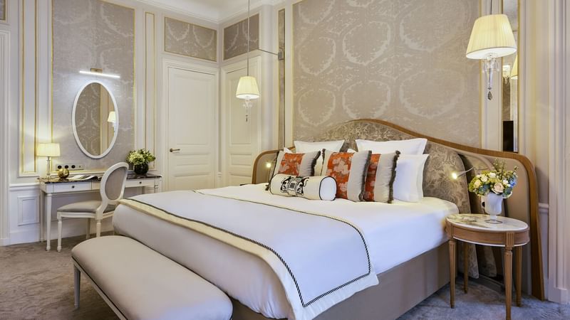 Duke of Westminster Suite with a large bed and mini work area at Hôtel Westminster - Paris