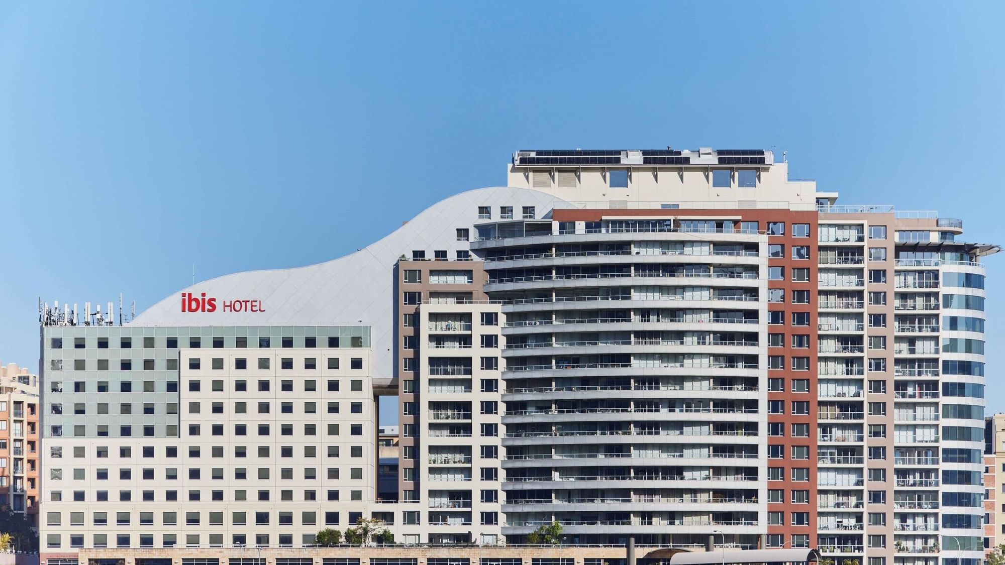 ibis Darling Harbour hero shot