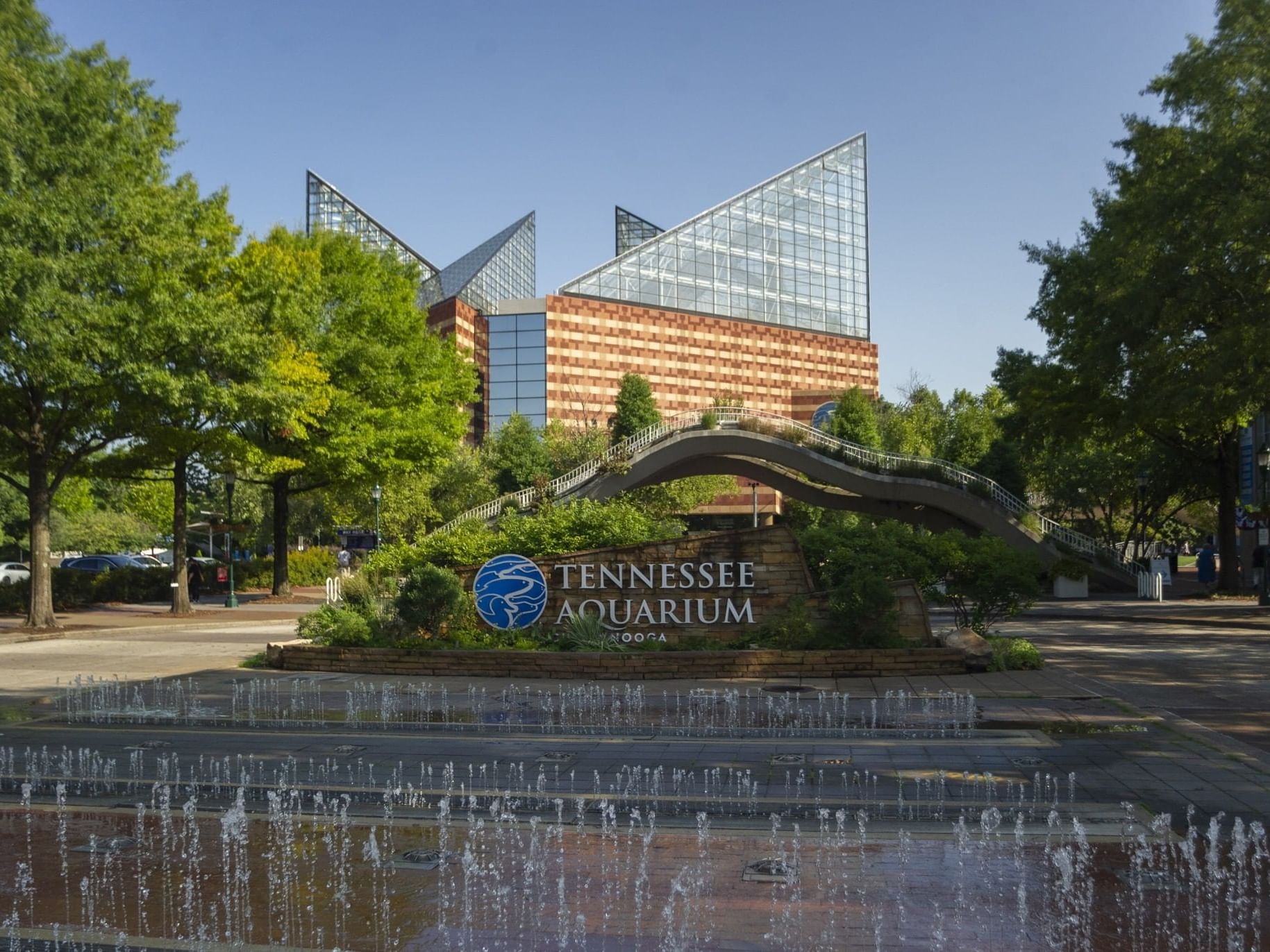 Exterior from the entrance of Tennessee Aquarium near Hotel Bo