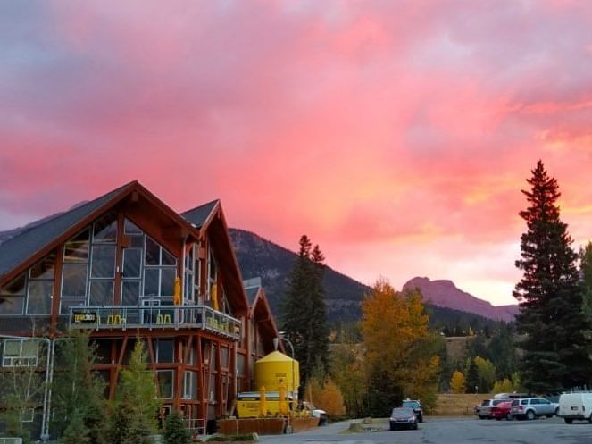 Exterior view of the Tank 310 Restaurant with car park area near Blackstone Mountain Lodge