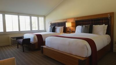 A room with two beds at Topnotch Stowe Resort