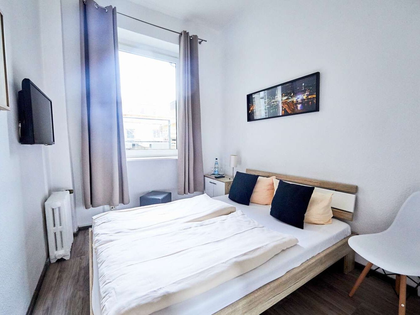 Room with one bed at Rheinland Hotel Kollektion