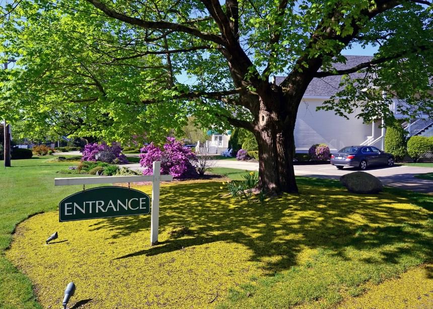 Entrance with green garden at Gorges Grant Hotel by Ogunquit Collection