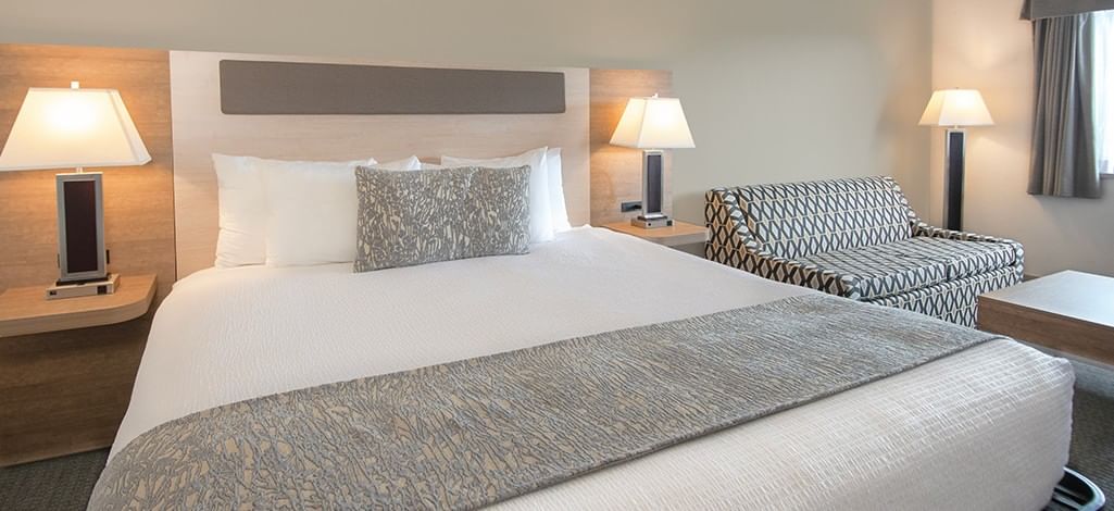 Coast Abbotsford Hotel & Suites guest room