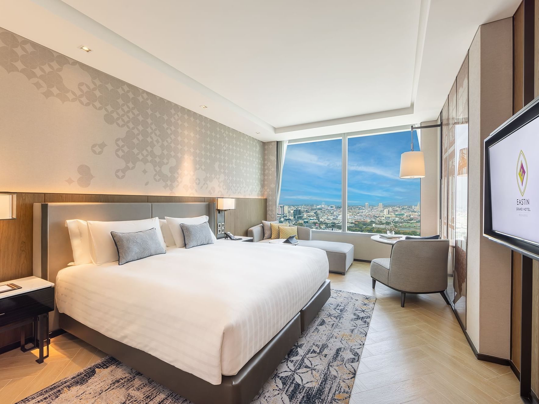 Large bed with lamps & TV in Superior Panorama at Eastin Grand Hotel Phayathai