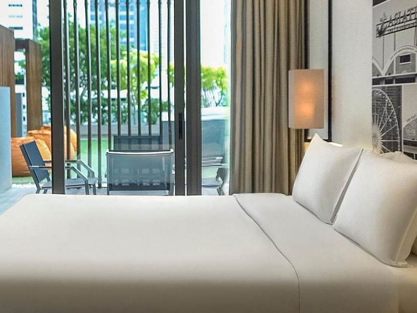 King bed in Club Cabana Room with a balcony at Amara Hotel BKK