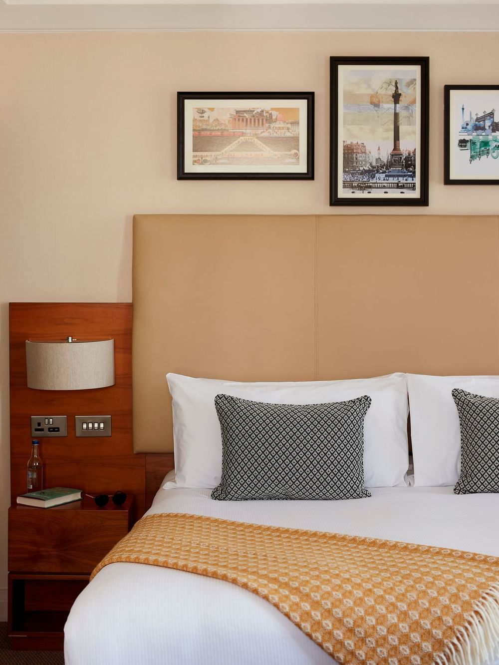 Superior Room The Clermont, Charing Cross Hotel