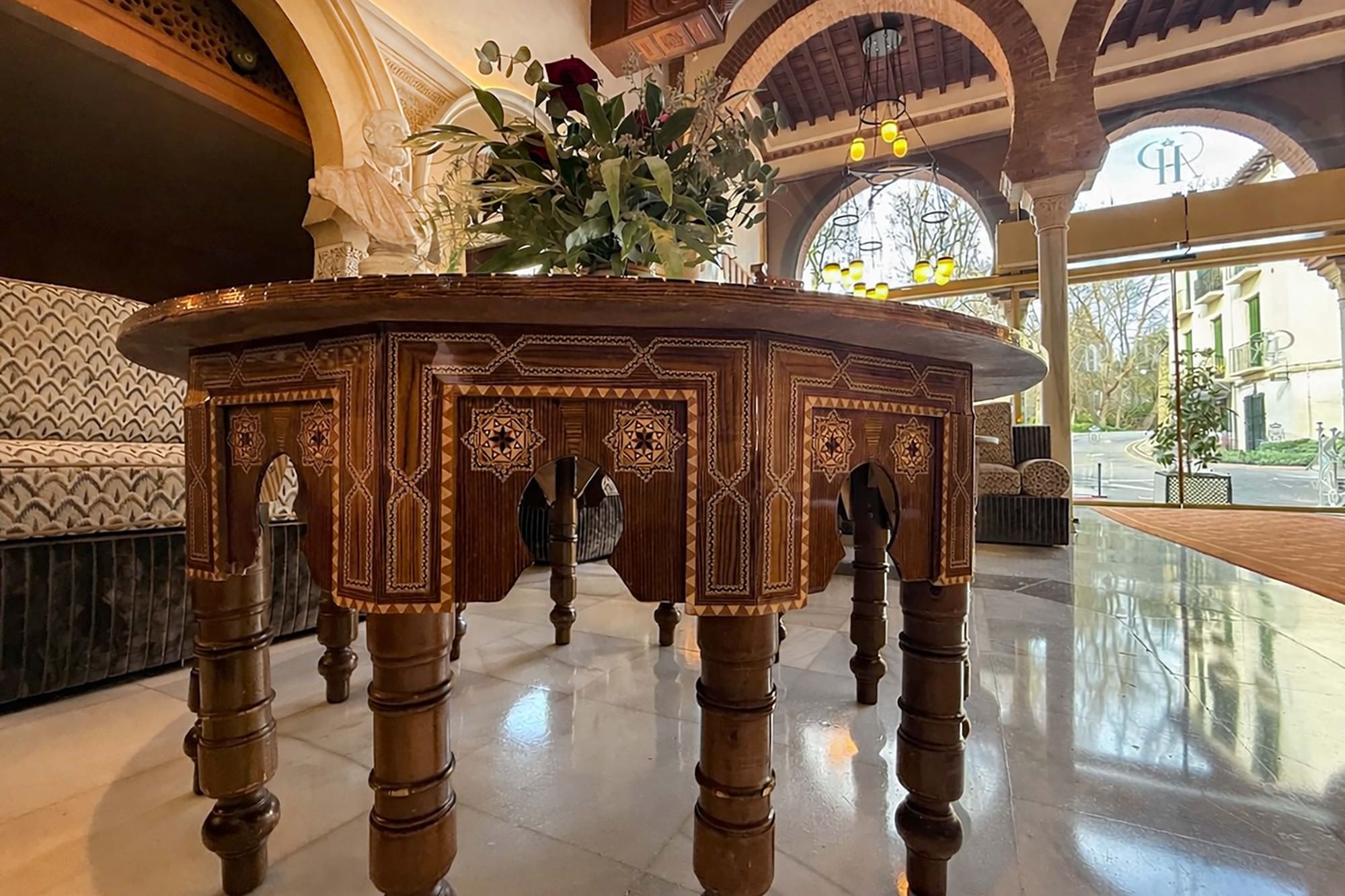 Mesa madera Taracea Hotel Alhambra Palace