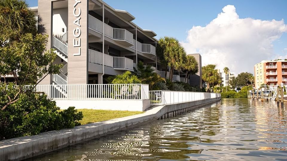 Legacy Lakeside Apartments For Rent in Miami, FL