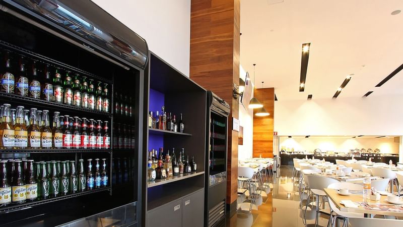 restaurant with bar at Fiesta Inn Mérida