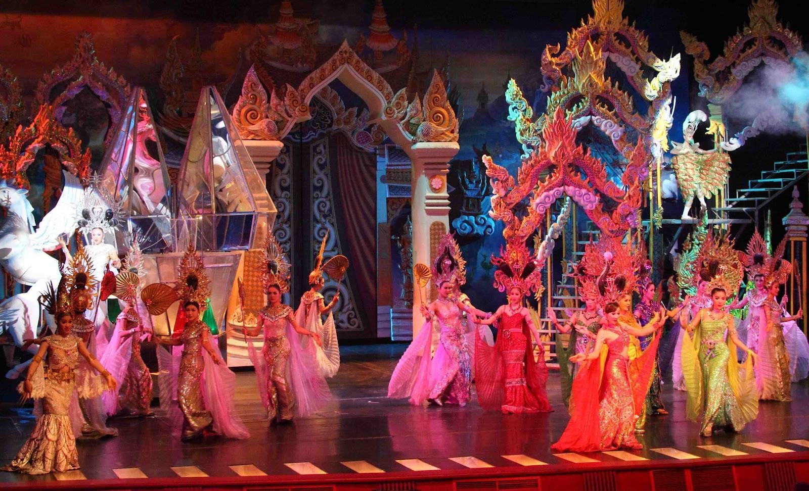 Tiffany Cabaret Show | Attractions near U Jomtien