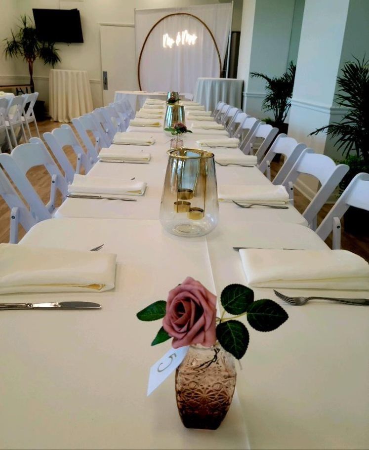 Long dining table in Sunset Ballroom, Thunderbird Beach Resort