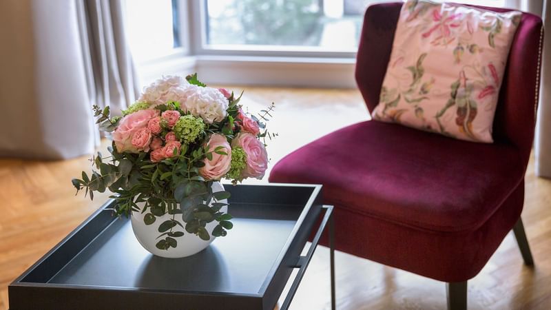 Coffee table of Deluxe Room at Warwick Reine Astrid - Lyon