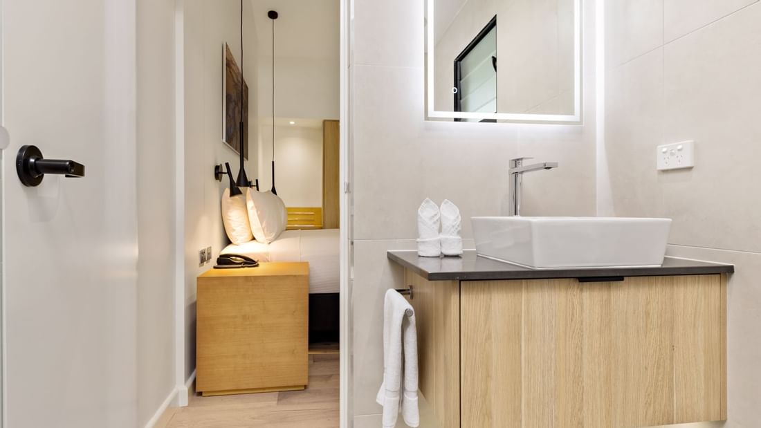 Vanity in Deluxe Queen Room at Mercure Darwin Airport