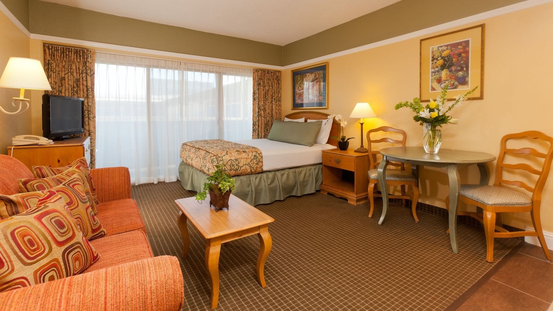  Interior view of a bedroom at Legacy Vacation Resorts 