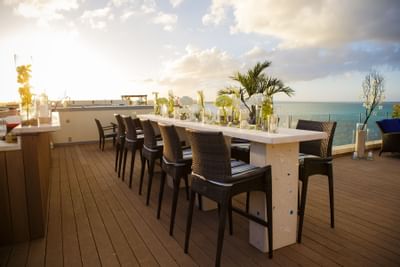 Penthouse outdoor dining area at Windsong Resort On The Reef