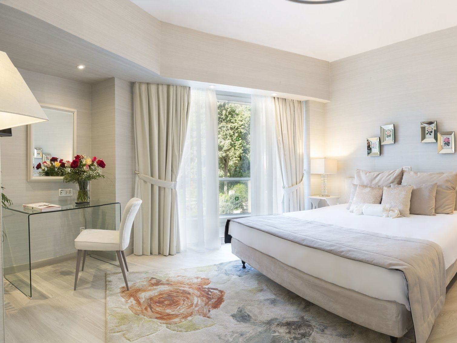A king size bed in Exterior Twin Room at St. George Lycabettus
