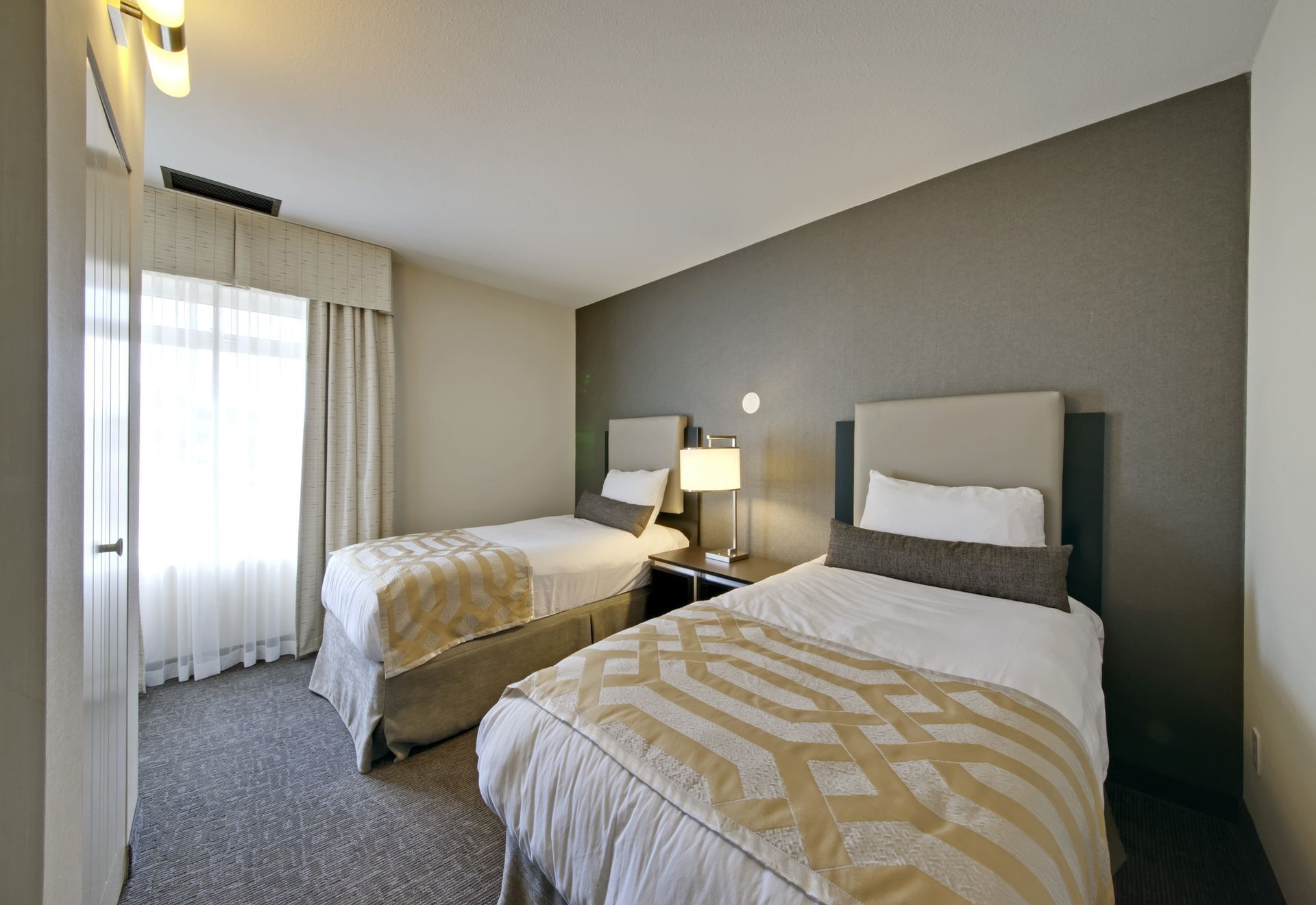 Coast-Kamloops-Premium-2-Bedroom-Suite-Queen-TwinTwin 3