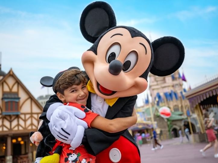 Boy & Mickey mouse in Disney World, Rosen Inn at Pointe Orlando