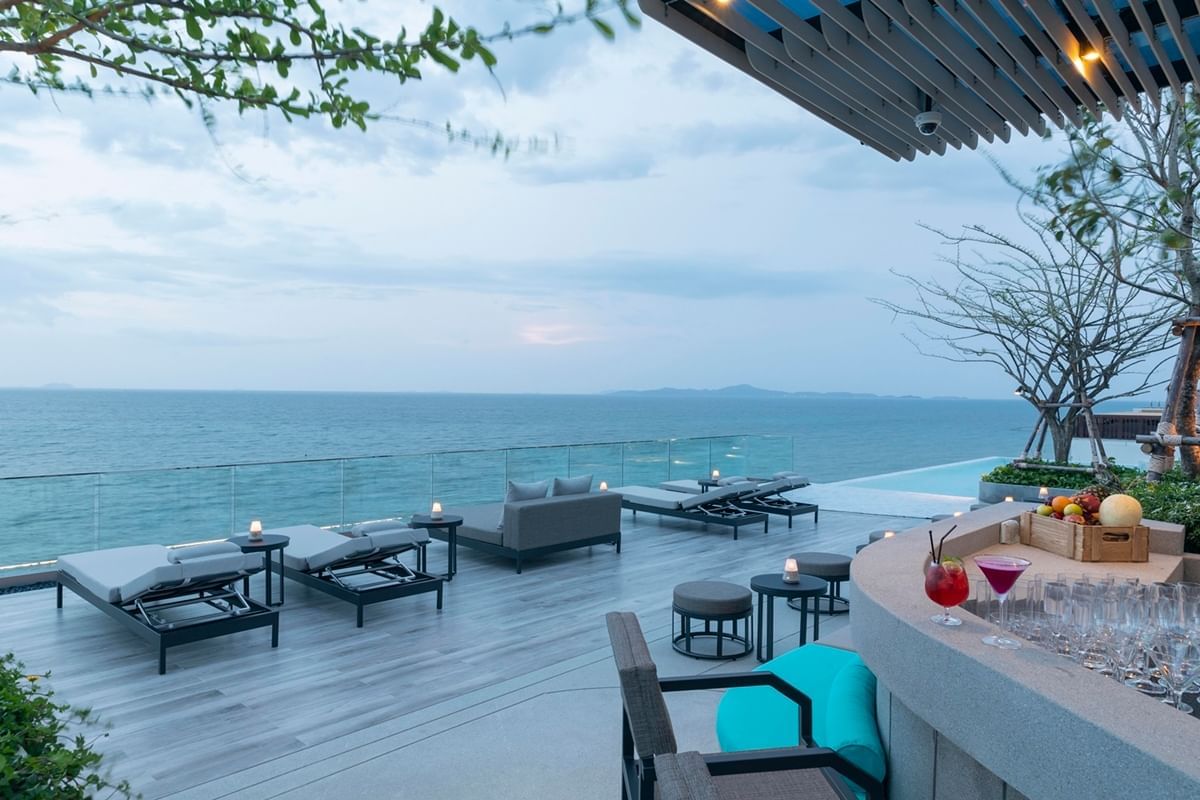 Rooftop Swimming Pool at U Jomtien
