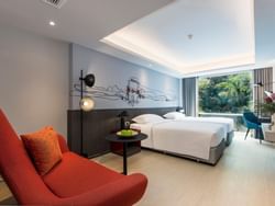 Twin beds in the guestroom at Maitria Hotel Rama 9 Bangkok