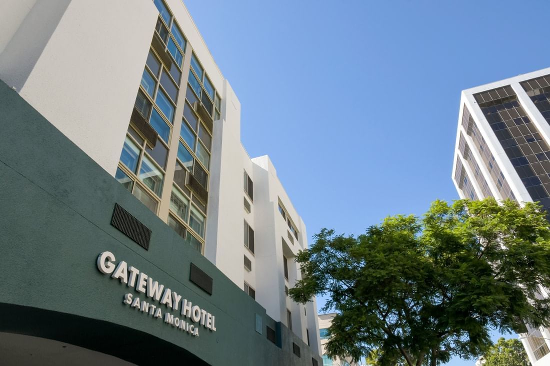 Front view with the hotel sign of Gateway Hotel Santa Monica