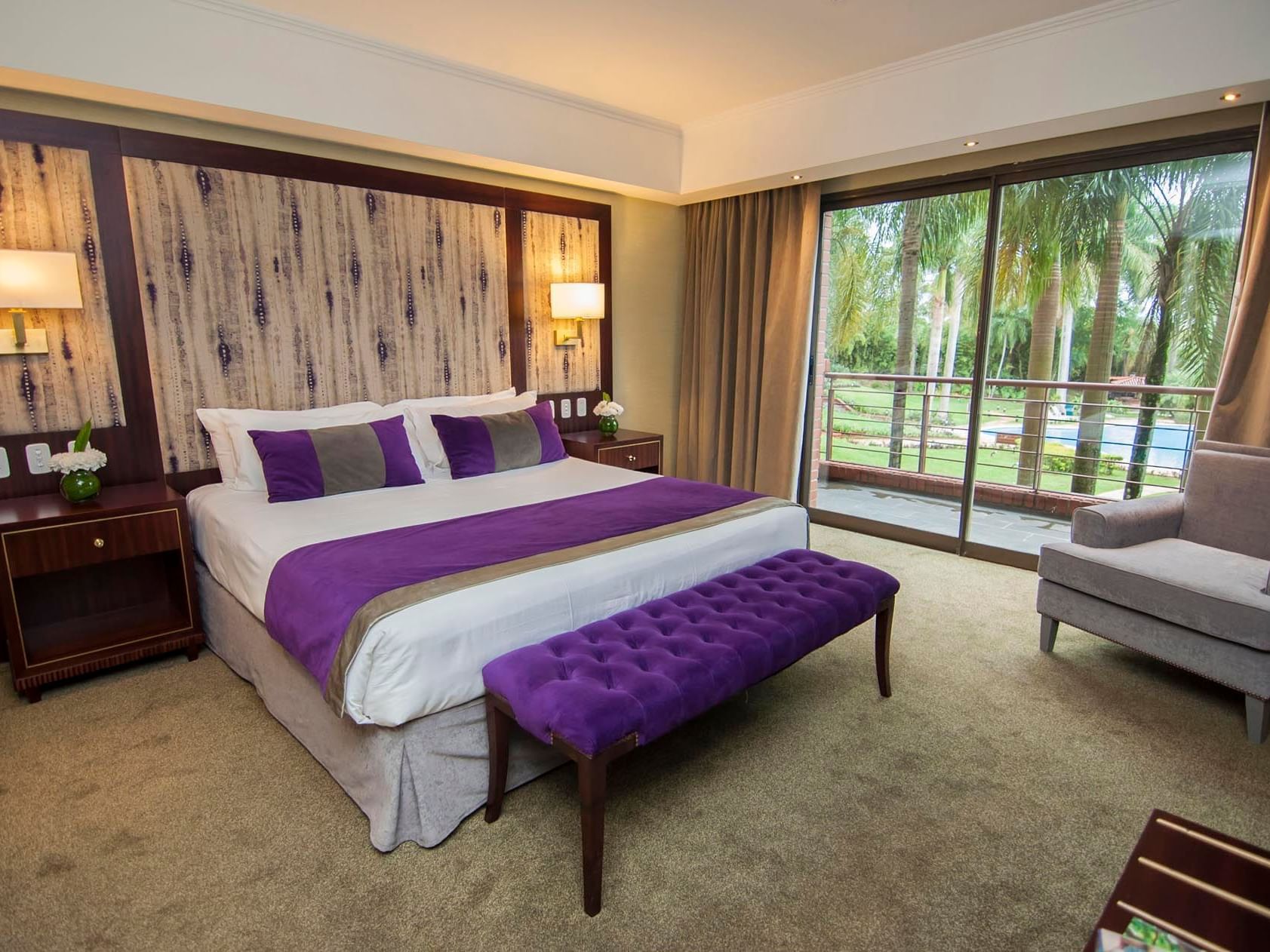 Bed & furniture in Garden Suite King at Iguazu Grand Resort