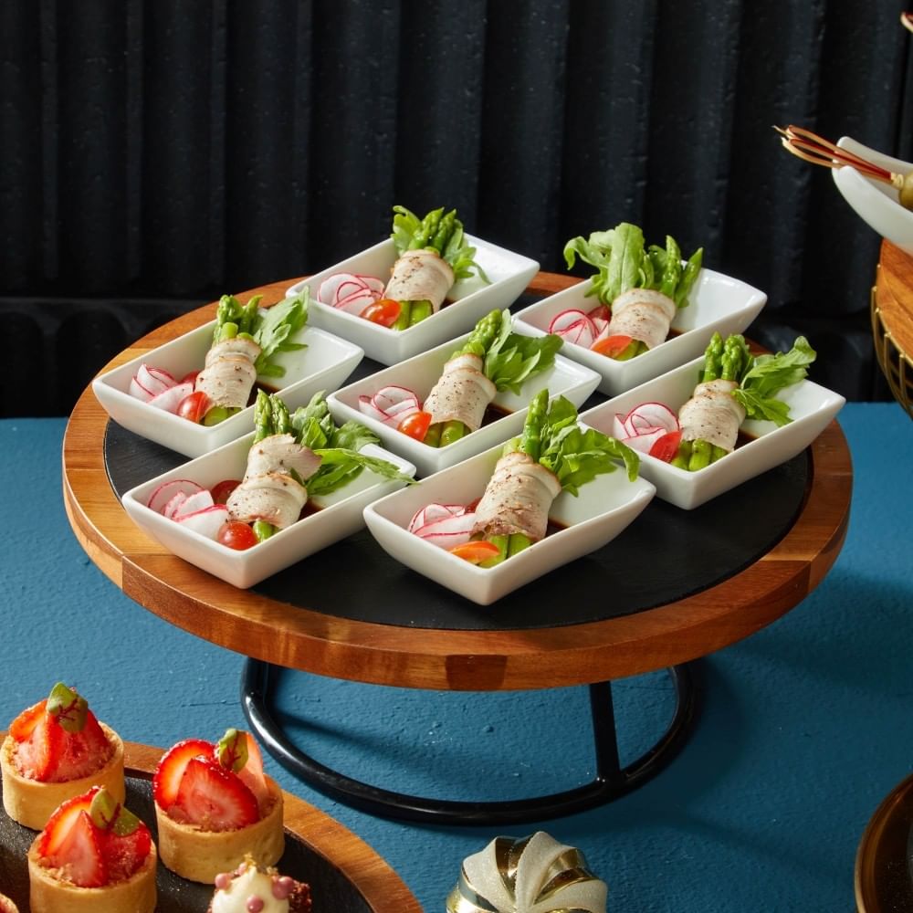 New Year's Eve 2025 Celebrations in Bangkok - Sindhorn Midtown Hotel Bangkok, Vignette Collection by IHG - New Year's Eve 2025 Pool Party