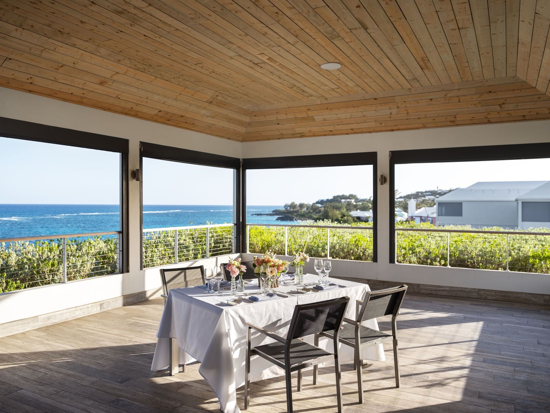 The Loren - Rooftop Dining area