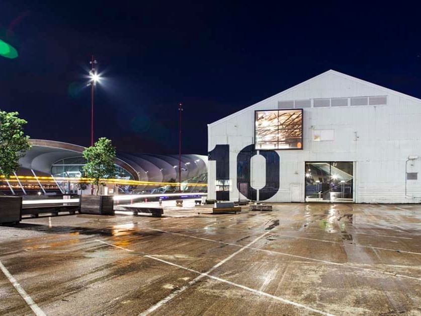 Exterior of the Queens Wharf at night near Nesuto Stadium Hotel and Apartments