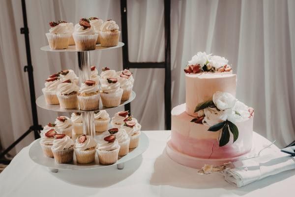 Image of cupcake tower and wedding cake for our article "Are Wedding Cakes Still Popular?"