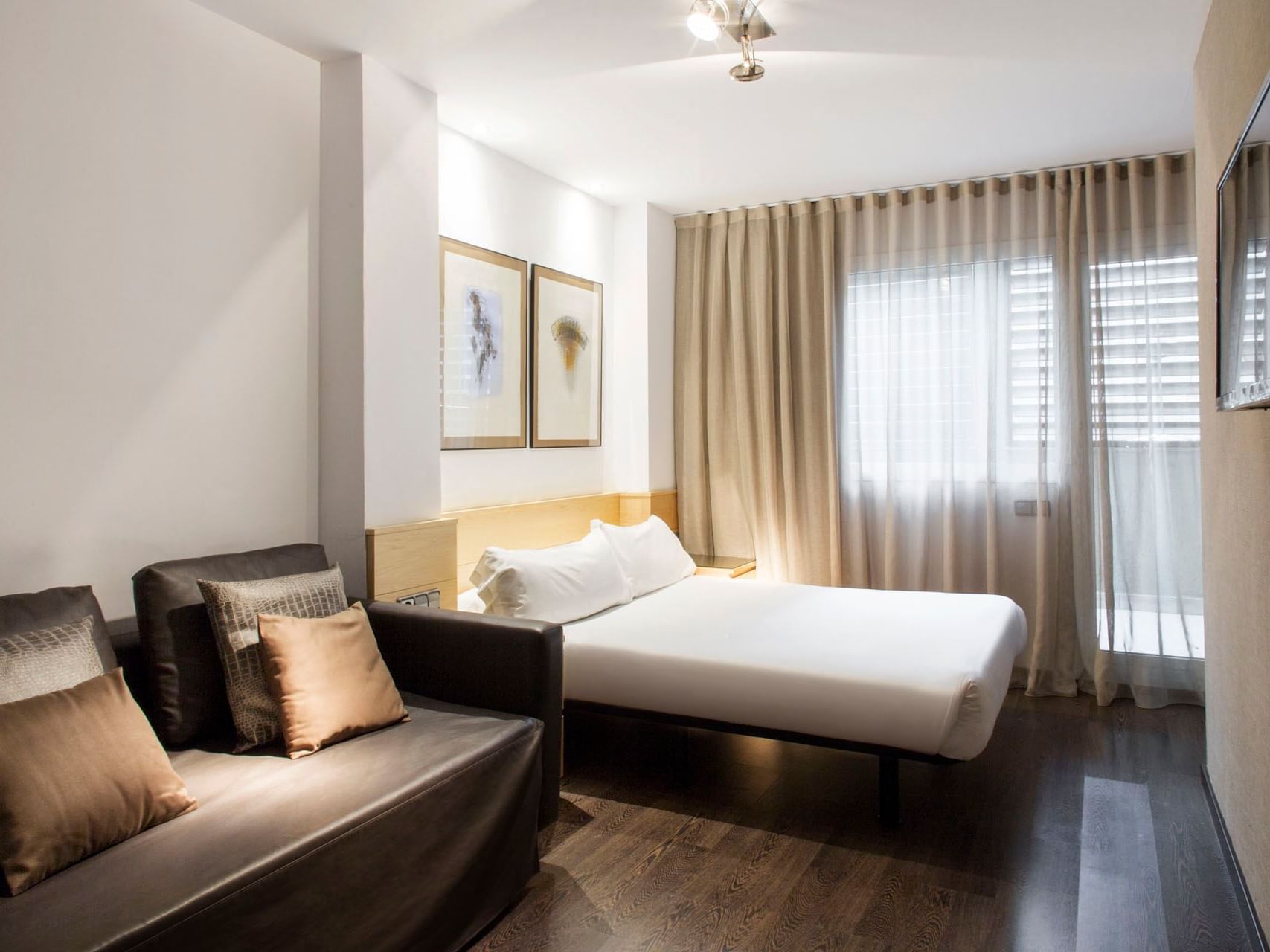 Interior of Family with Terrace bedroom at Barcelona Apartments