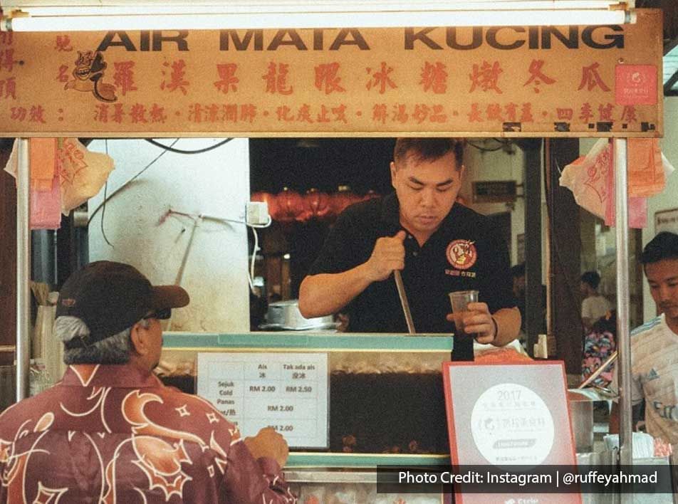 A food cart in Chinatown Petaling Street near Imperial Lexis Kuala Lumpur, must eat in KL