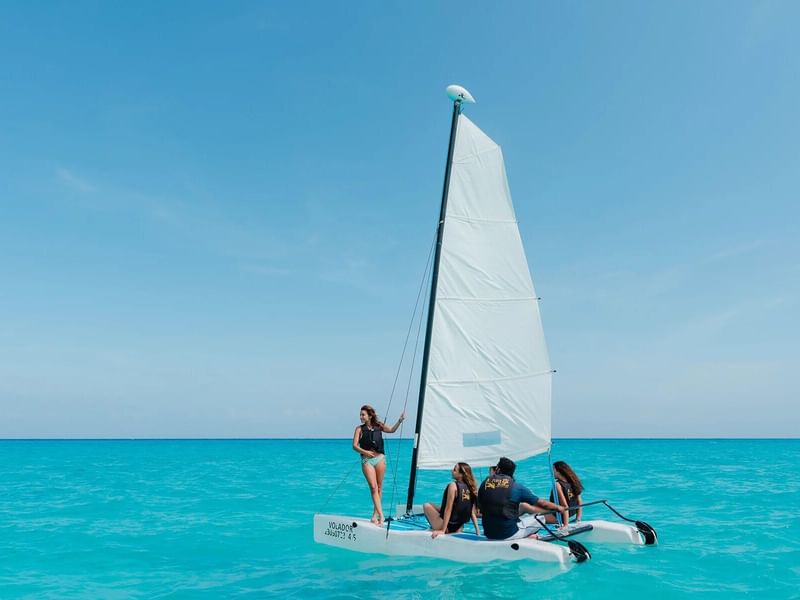 Family sailing on the Mexican Beaches